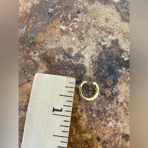 Melinda Maria ear cuff 18K plated with clear baguette simulated diamonds💛🤍 - Picture 10 of 10